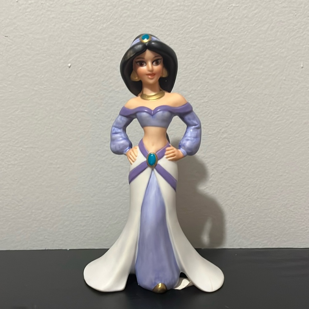 Disney Jasmine statue